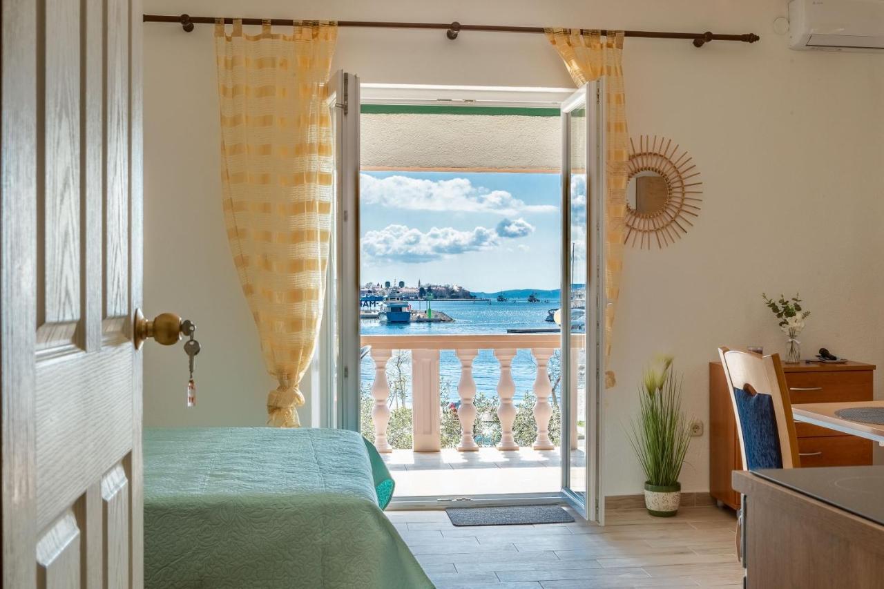 Mare-more W Balcony And Front And View Apartman Zára