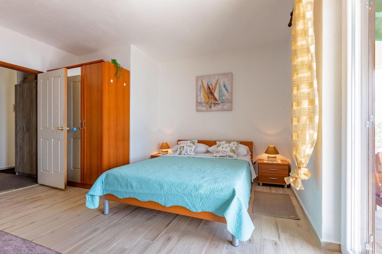 Mare-more W Balcony And Front And View Apartment