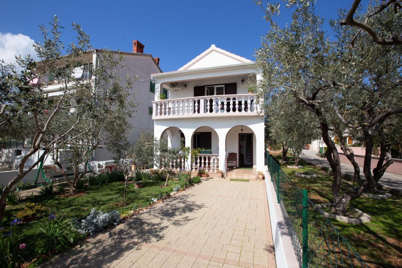Mare-more W Balcony And Front And View *