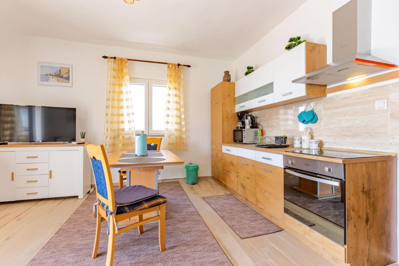 Mare-more W Balcony And Front And View Apartment *