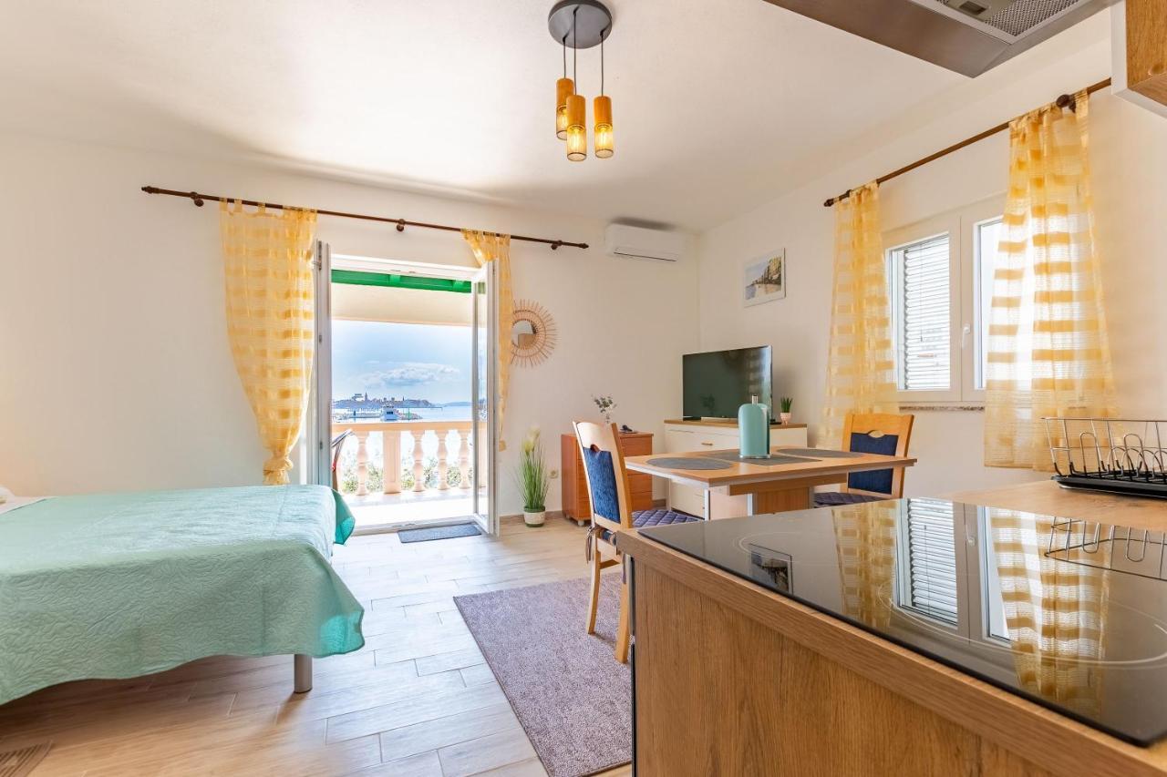Apartment Mare-more W Balcony And Front And View